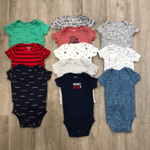 Lot of 11 Carter’s onesies - Picture 1 of 7